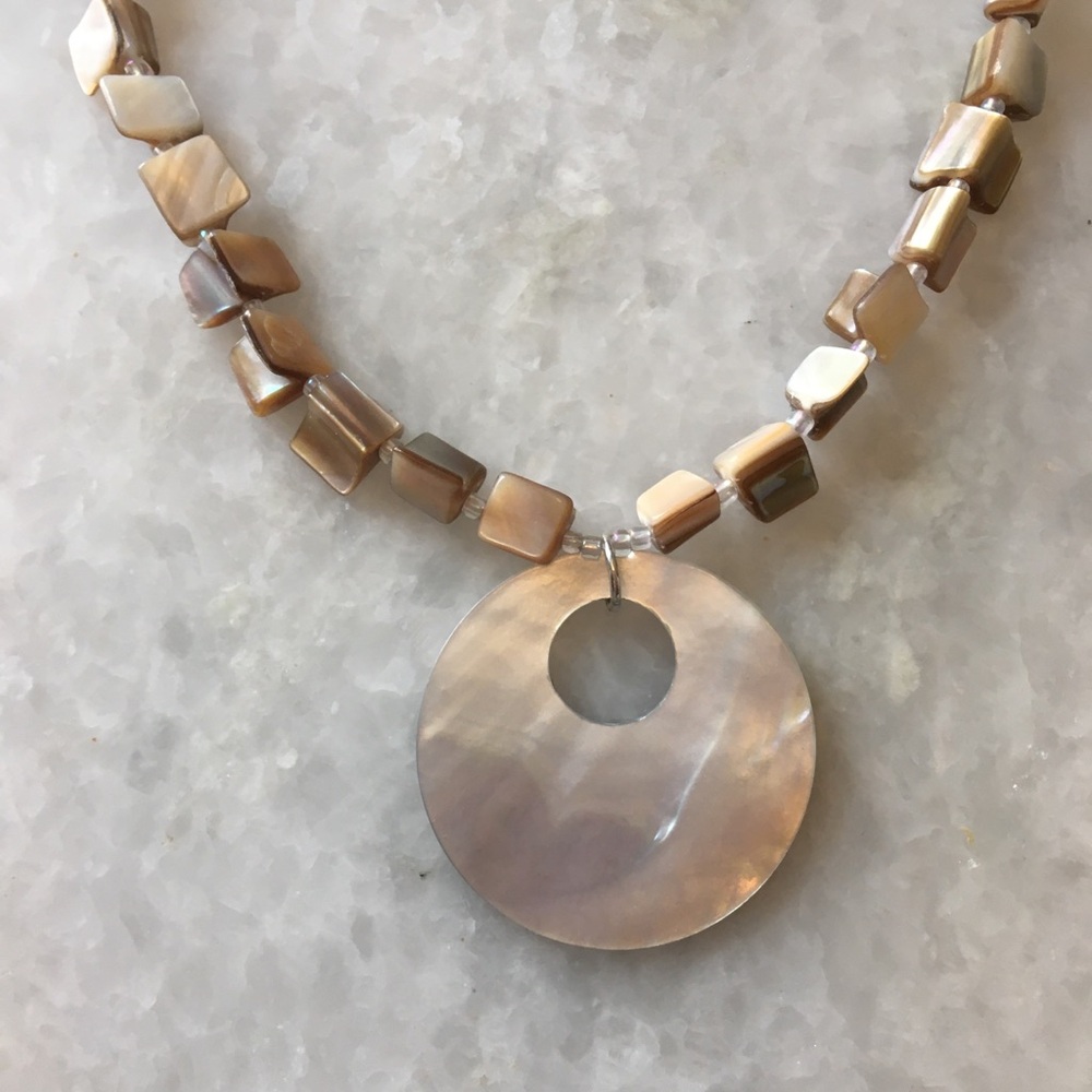 Elegant Beige Etched shell and beaded necklace and Shell anklet/bracelet 🐚🪸🌞🌼 - Picture 6 of 15